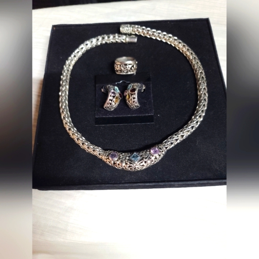 Elegant Silver Jewelry Set with Gemstones